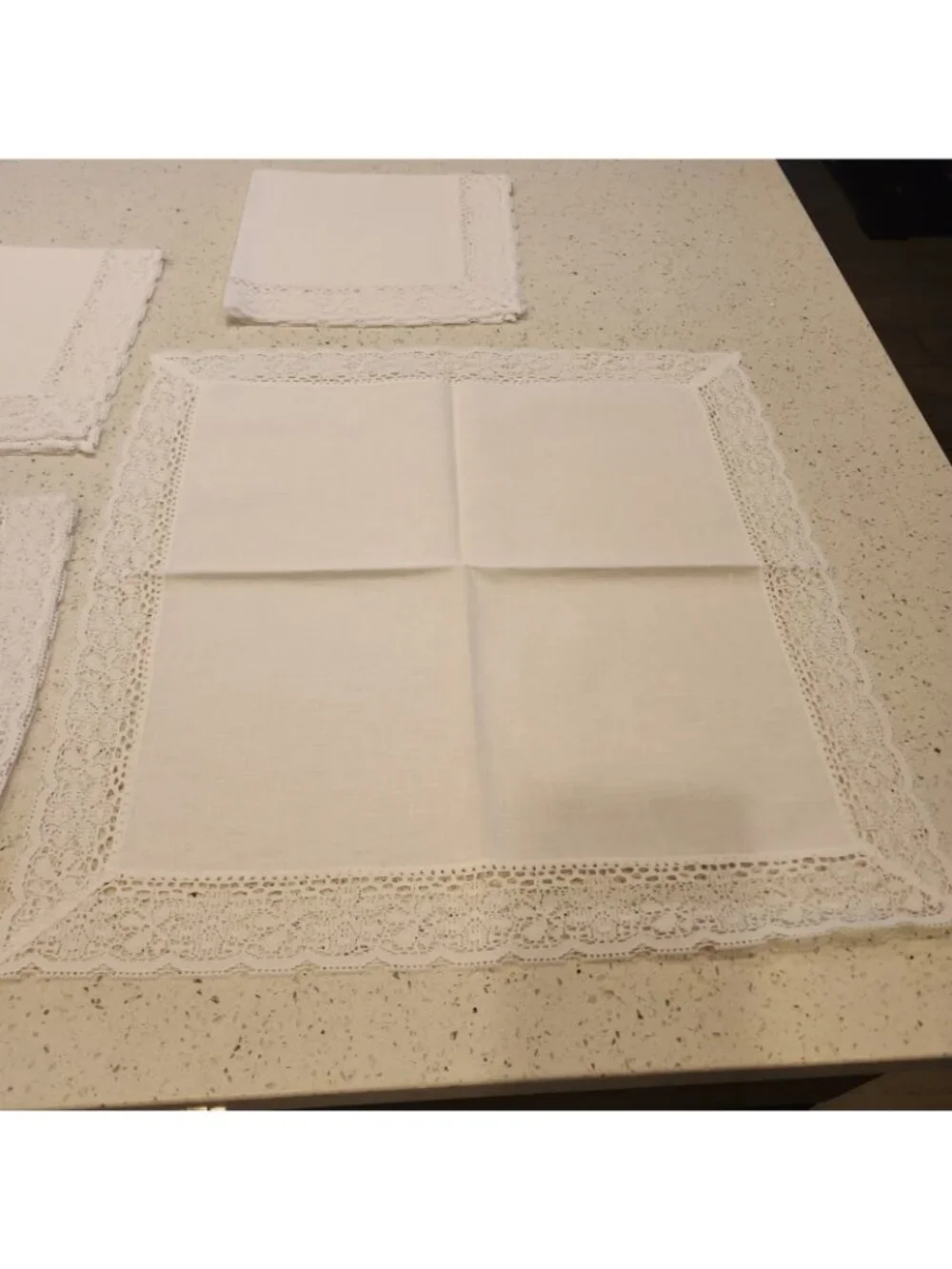 Vintage Set of 4 White Dinner Napkins Embroidered Crocheted 17x17